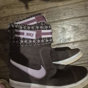 Nike Women's Black and Pink High-Top Sneakers